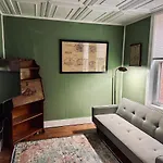 Walkable Near Downtown 1 Bedroom