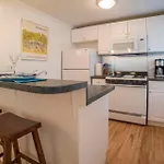 Quiet, Non Smoking West End Retreat With Free Parking