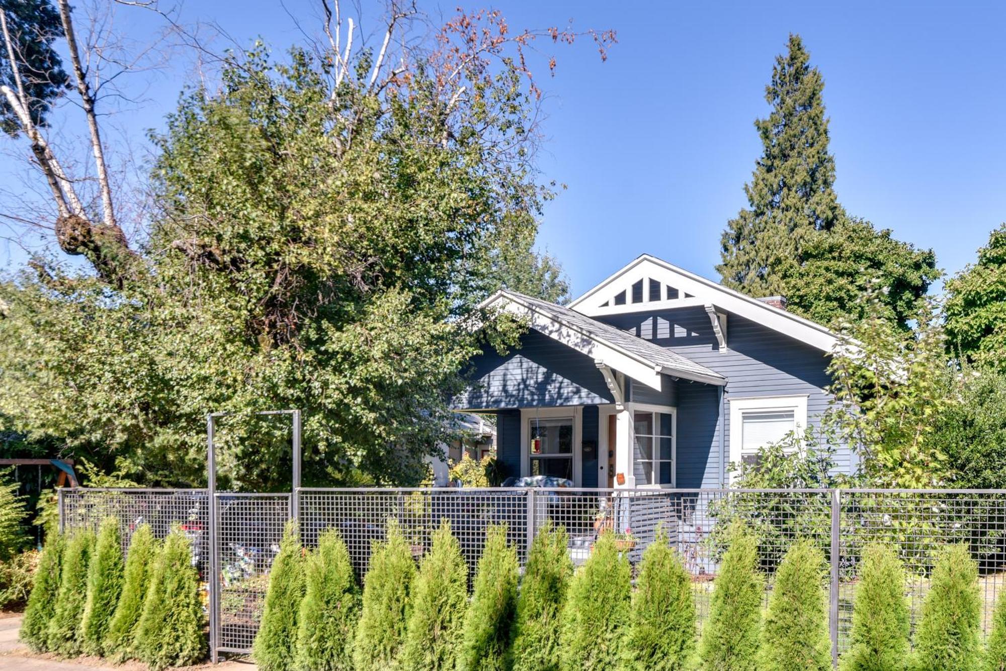 Vintage Sellwood - Kayaks Provided!