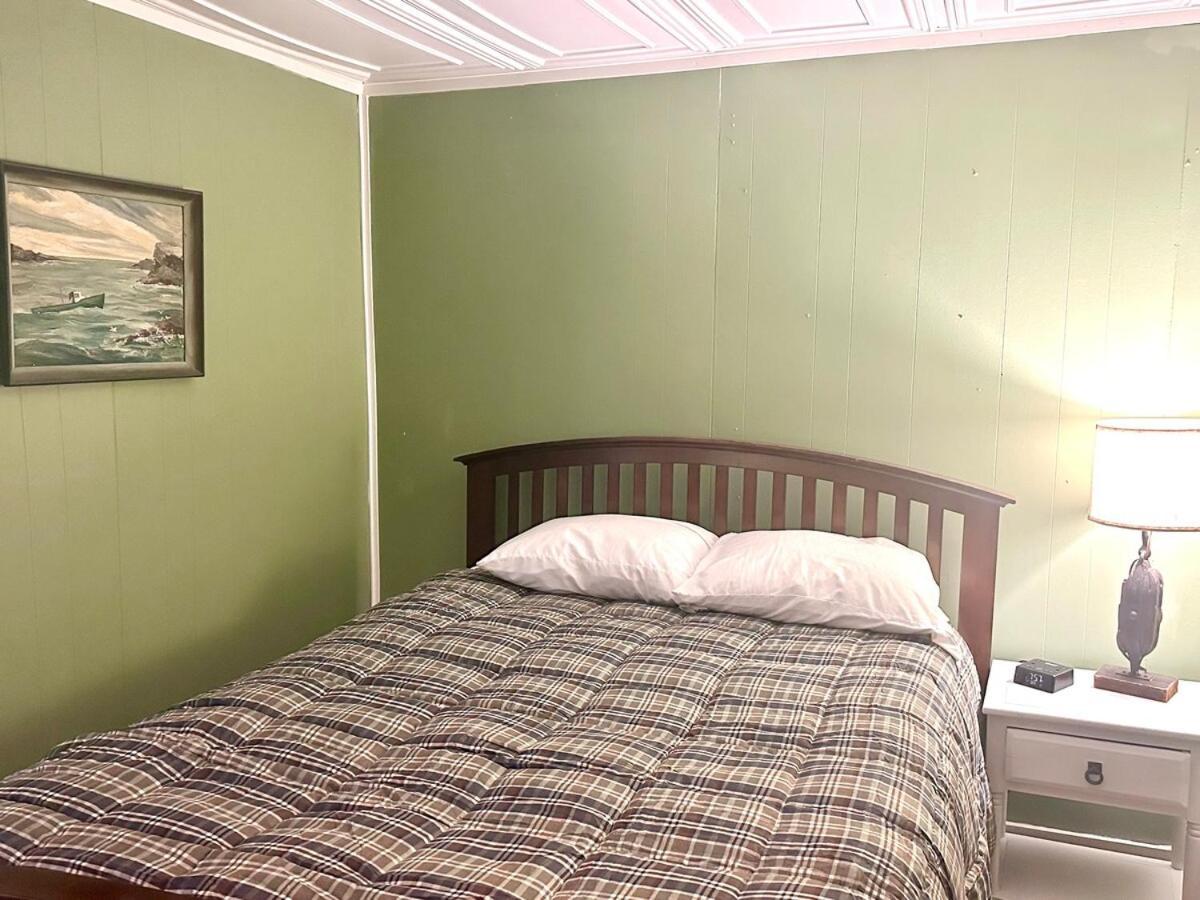 Walkable Near Downtown 1 Bedroom Apartment *
