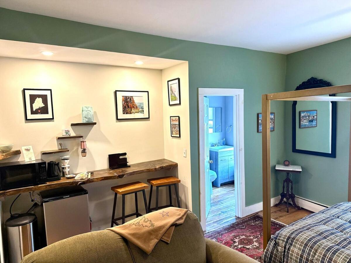 The Downtown Downeast Apartment *