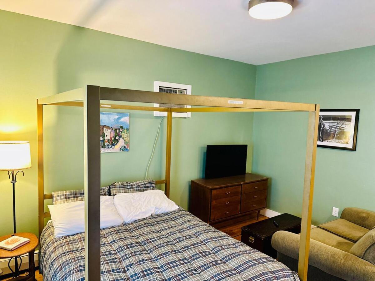 The Downtown Downeast Apartment *