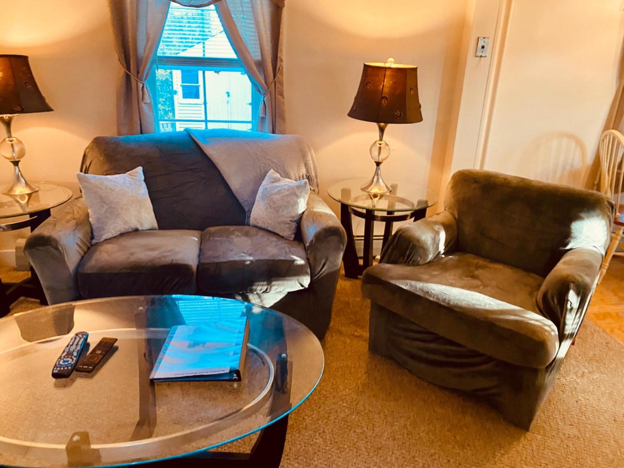 Private Entrance Residential Apartment *