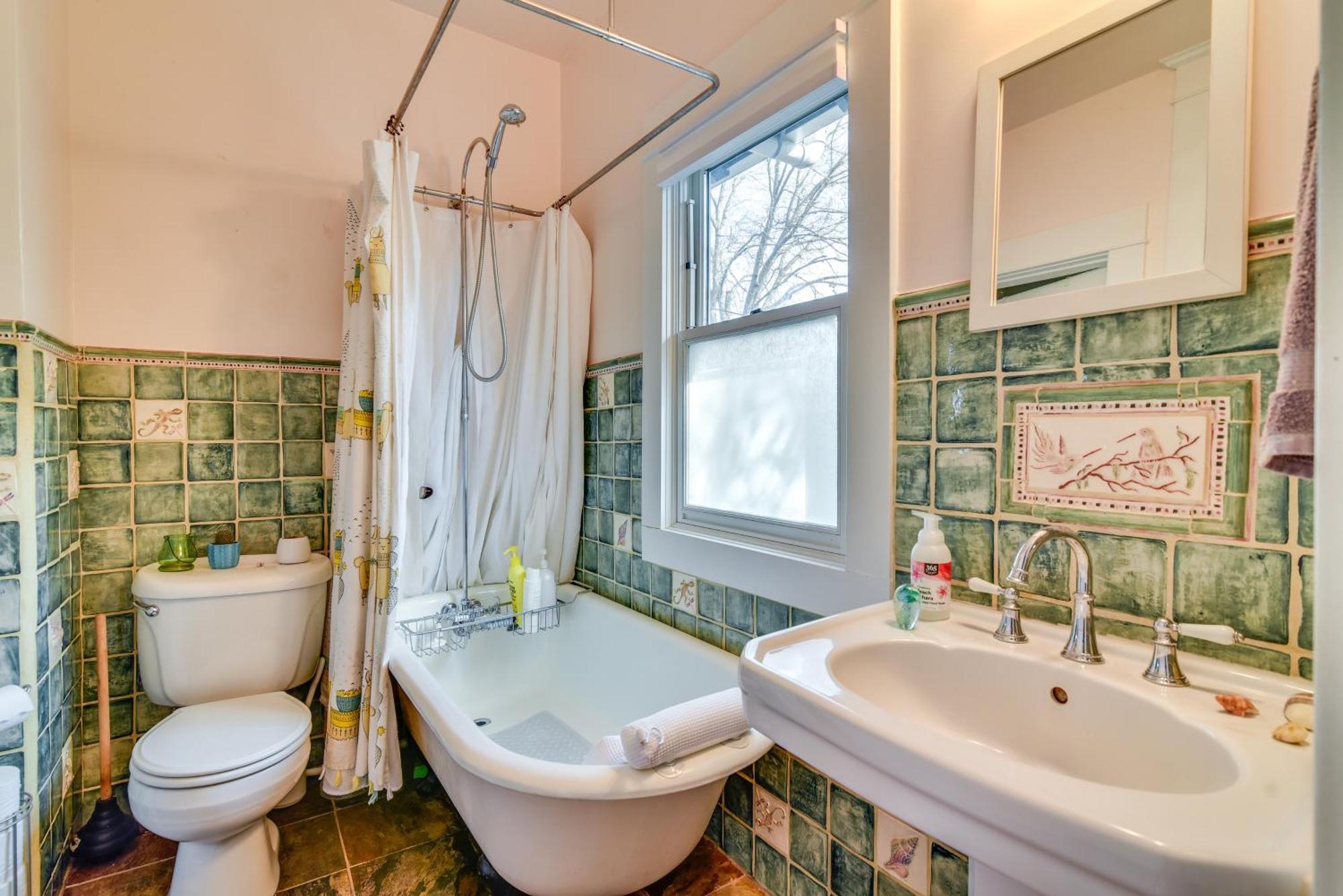 Vintage Sellwood - Kayaks Provided!