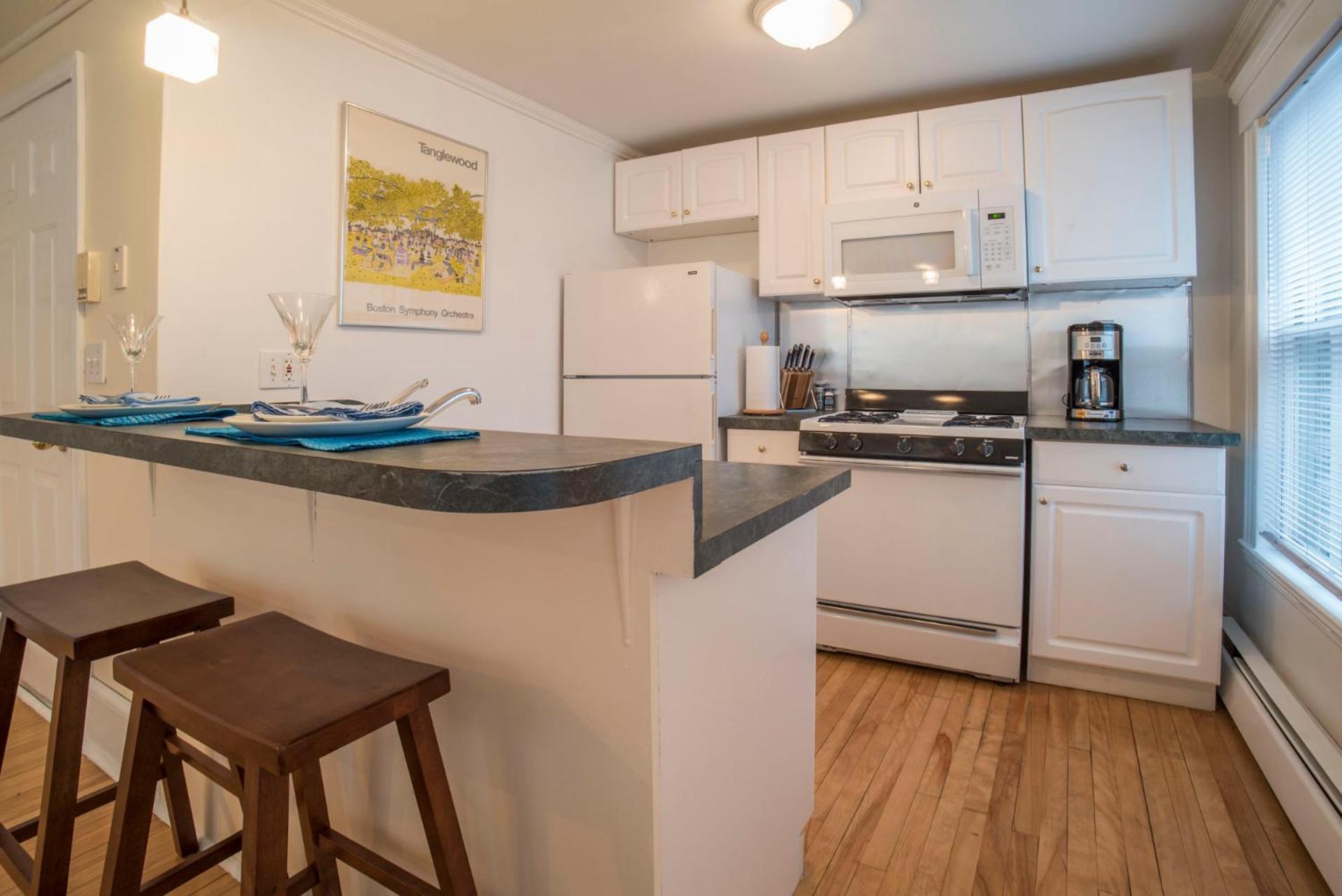 Quiet, Non Smoking West End Retreat With Free Parking * Portland