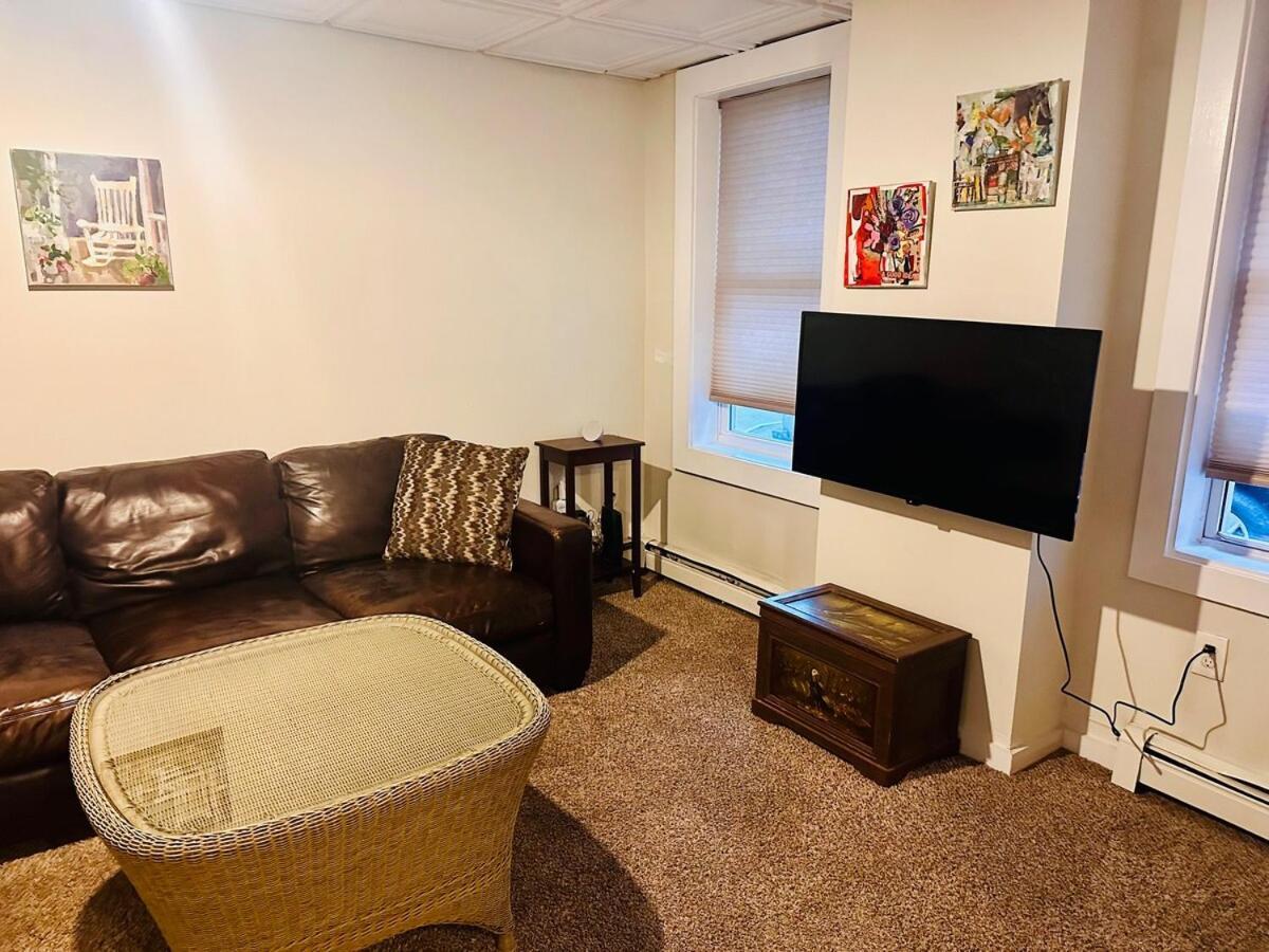 1 Bedroom Downtown Apartment *