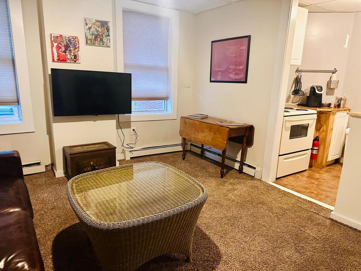 1 Bedroom Downtown *