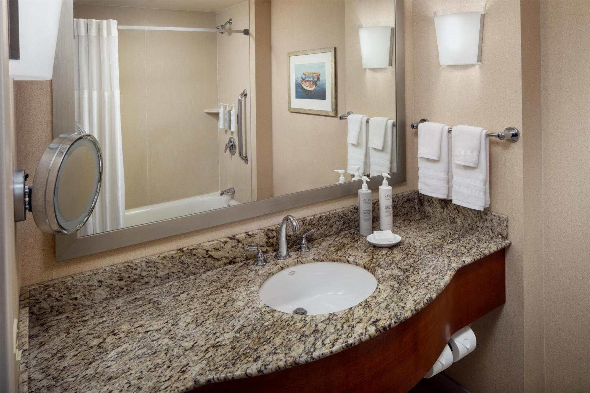 Hilton Garden Downtown Waterfront Hotel 3*