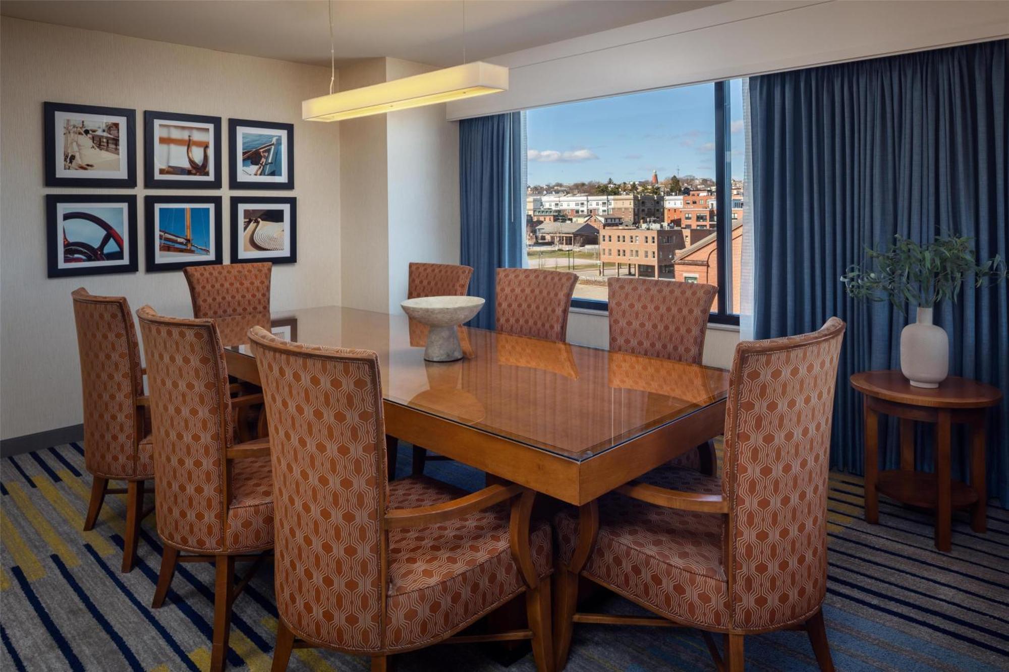 Hilton Garden Downtown Waterfront