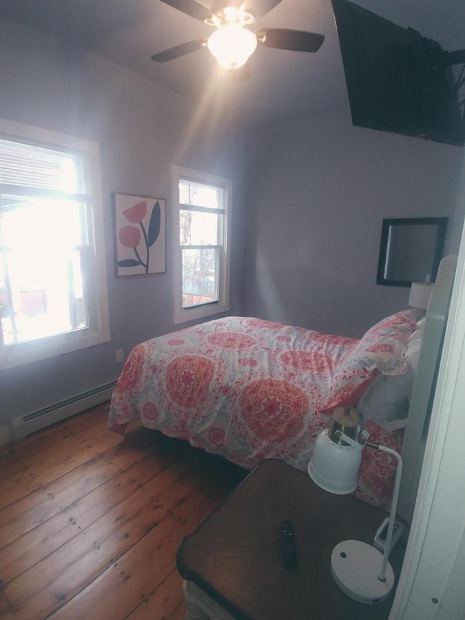 East Bayside/ Munjoy - Charming Downtown Escape Apartment