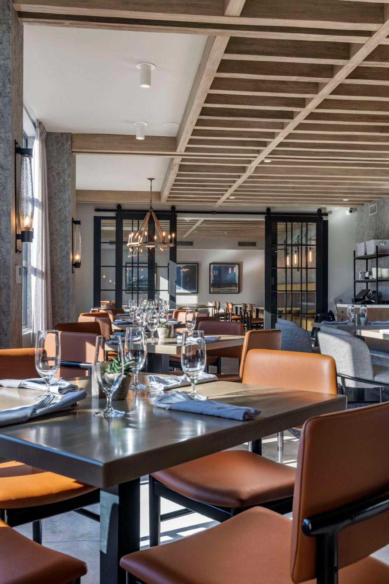 Hotel Cambria Downtown Old Port 3*