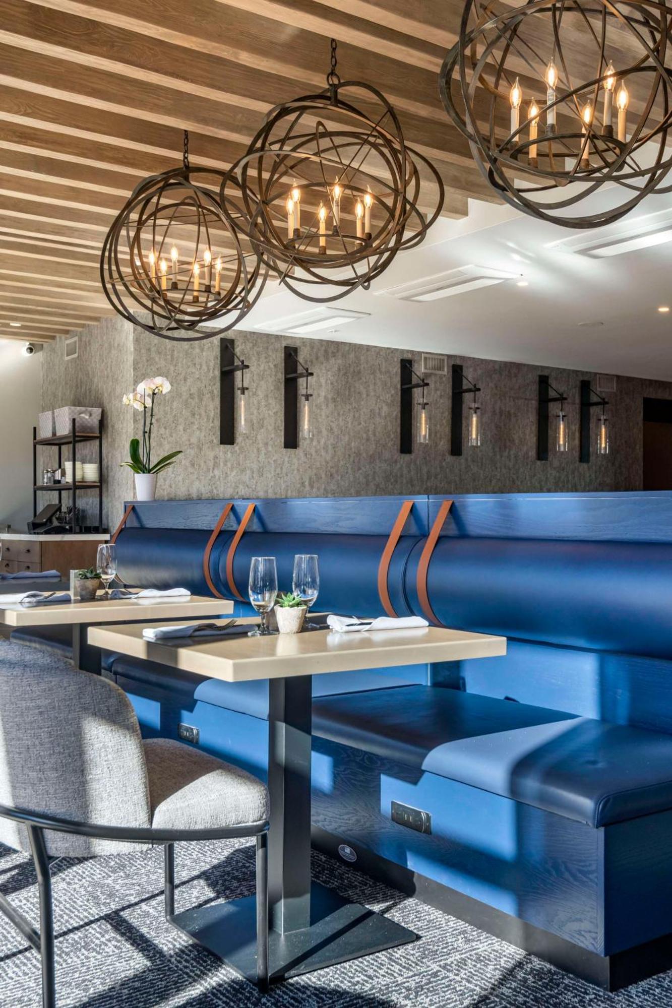 Cambria Downtown Old Port 3*