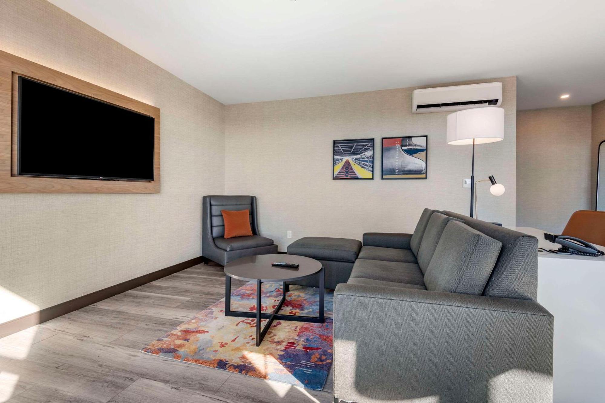 Hotel Cambria Downtown Old Port 3*
