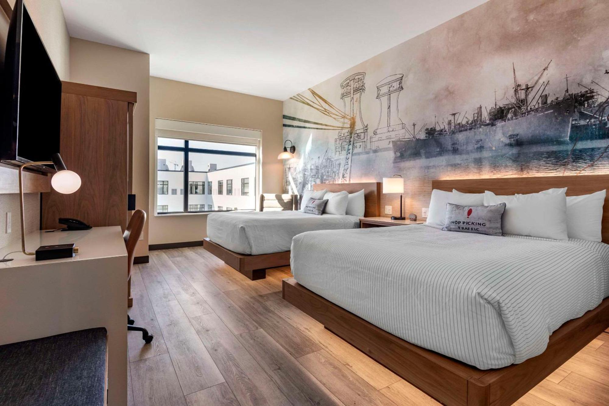 Cambria Downtown Old Port 3*